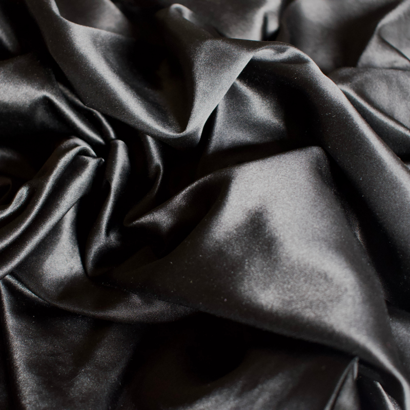 TAIE D'OREILLER EN SATIN NOIR