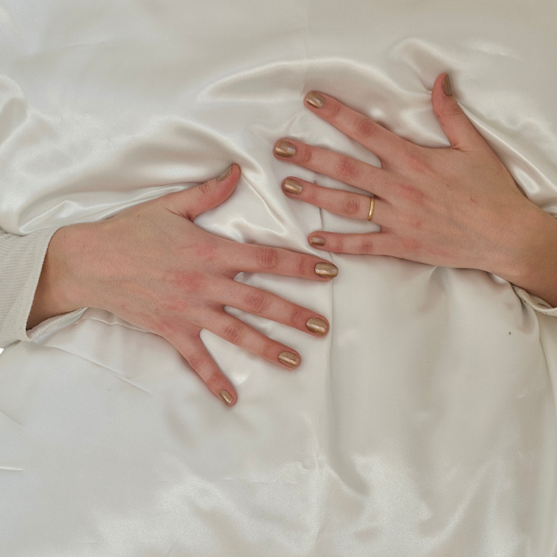 TAIE D'OREILLER EN SATIN BLANC CASSÉ