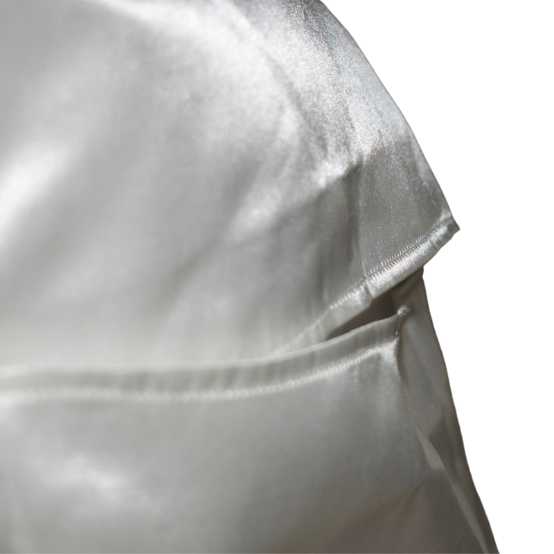 TAIE D'OREILLER EN SATIN BLANC CASSÉ