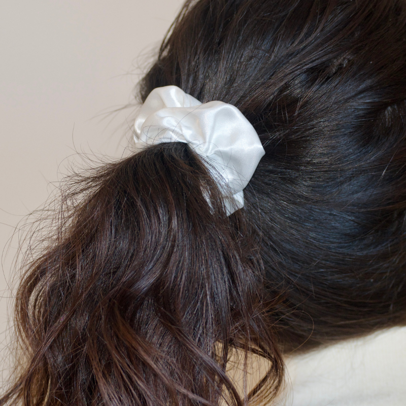 CHOUCHOU SATIN BLANC CASSÉ