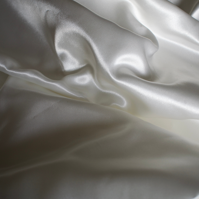 TAIE D'OREILLER EN SATIN BLANC CASSÉ