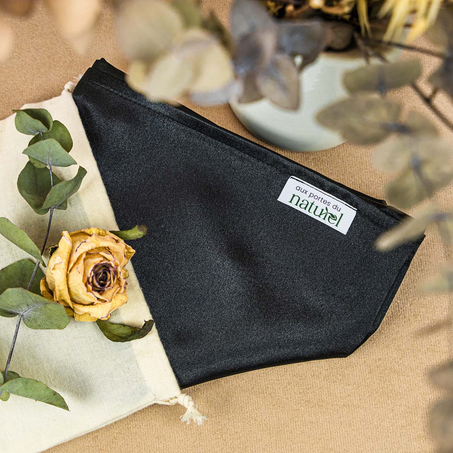 TAIE D'OREILLER EN SATIN NOIR
