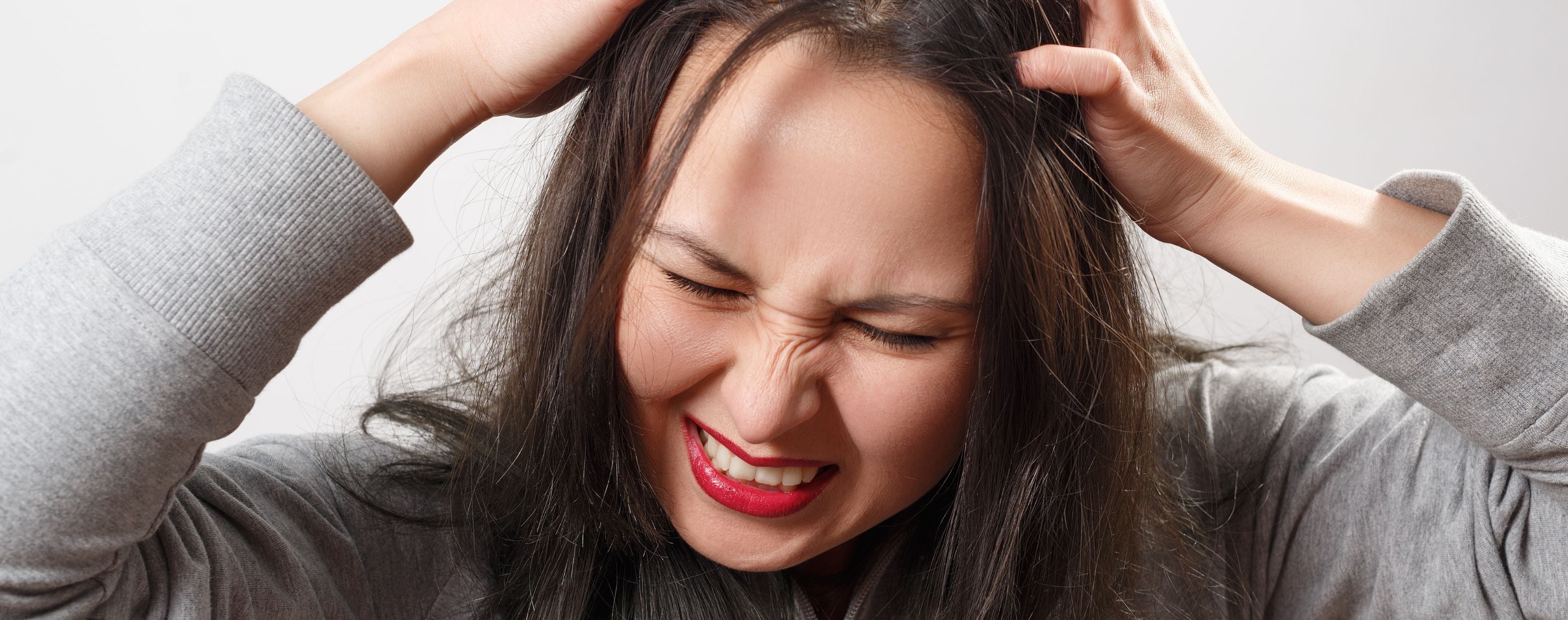pourquoi mon cuir chevelu me démange ?