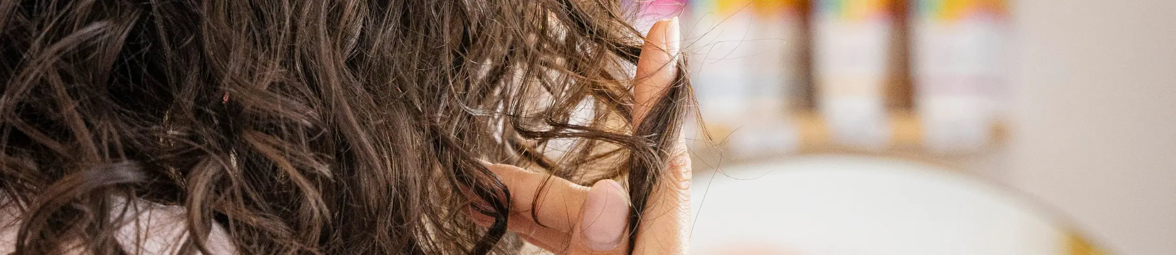 Comment faire une détox capillaire sur tes cheveux bouclés 